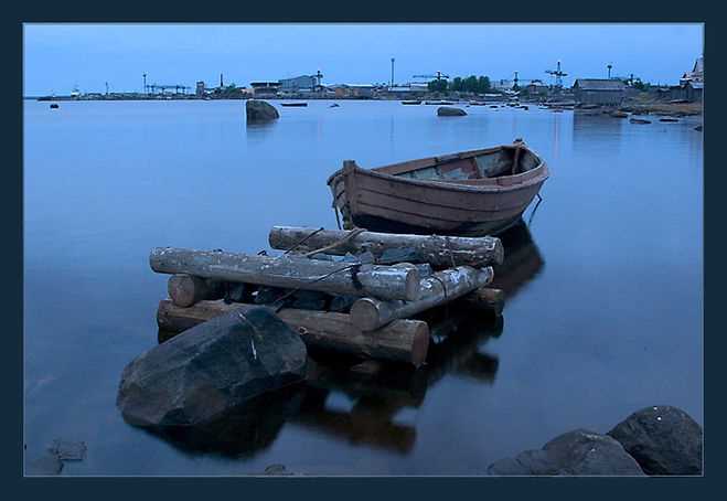 Монтаж свай и крепление несущих элементов