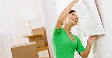 Крепление карты на стену с помощью декоративных прищепок и лески