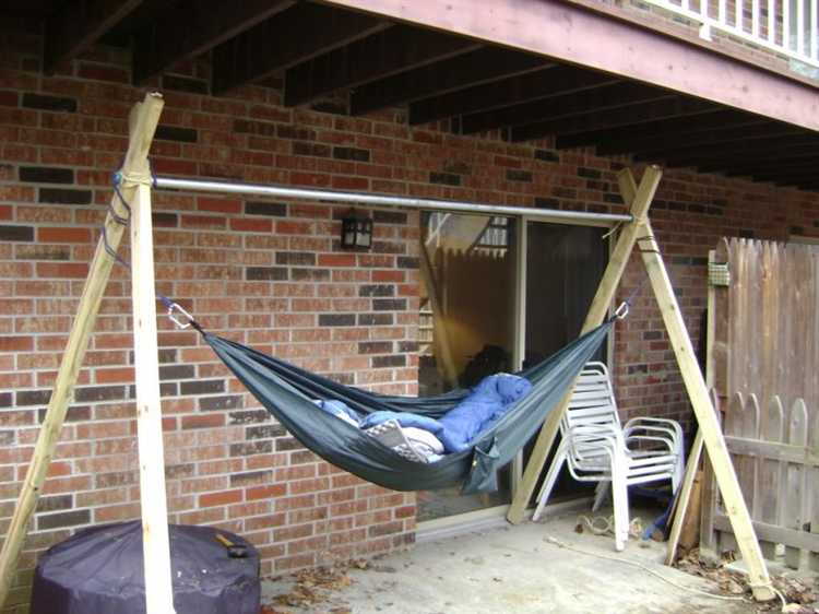 Как повесить кресло гамак на даче Как повесить кресло гамак на даче