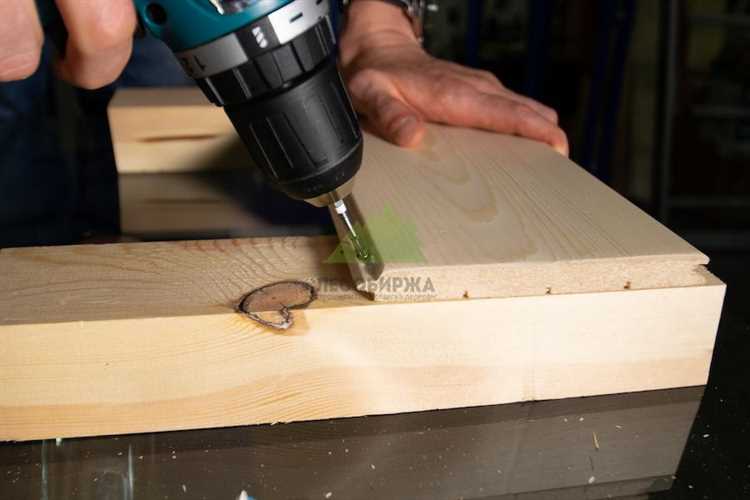 Техника забивания гвоздя, предотвращающая трещины в шифере