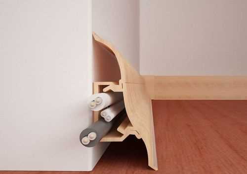 Как правильно обрезать пластиковый плинтус под углом