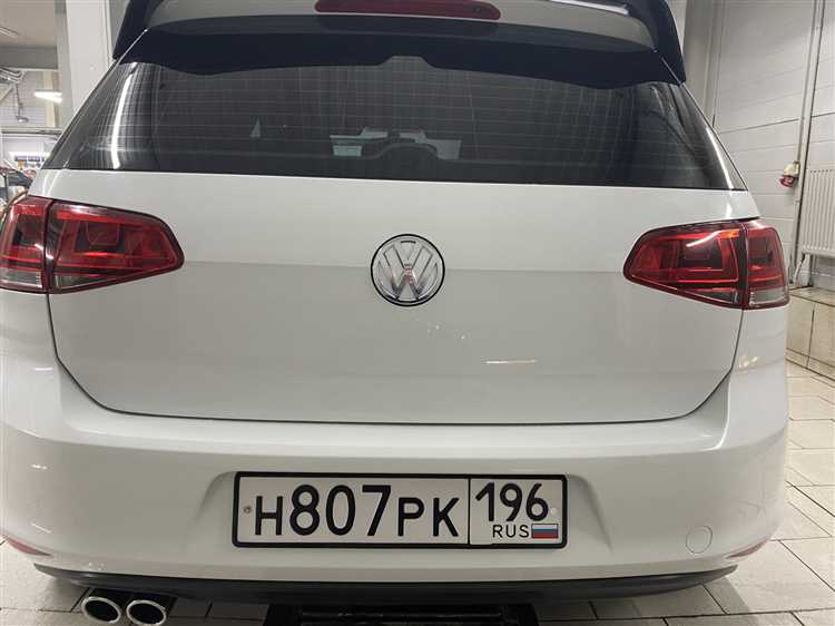 Способы устранения и повторного приклеивания эмблемы при необходимости