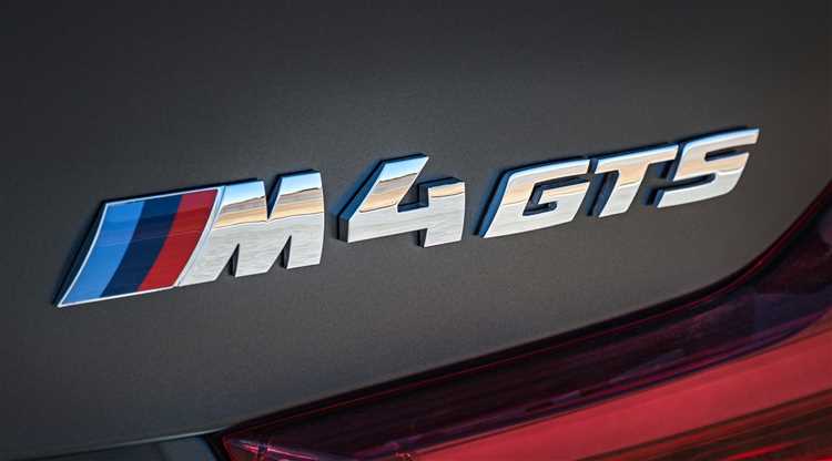 Как приклеить эмблему на автомобиль чтоб не потерять Как приклеить эмблему на автомобиль чтоб не потерять