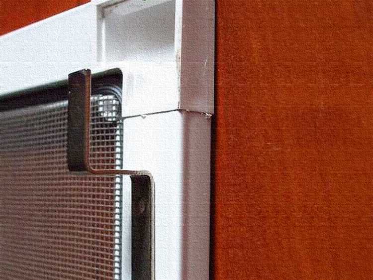 Как приклеить москитную сетку на пластиковое окно