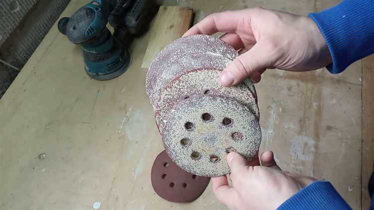 Подготовка шлифовального круга к наклеиванию наждачной бумаги