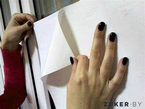 Разметка и нарезка пленки по размерам двери