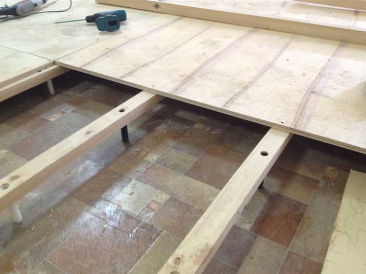 Подготовка бетонного пола перед креплением фанеры