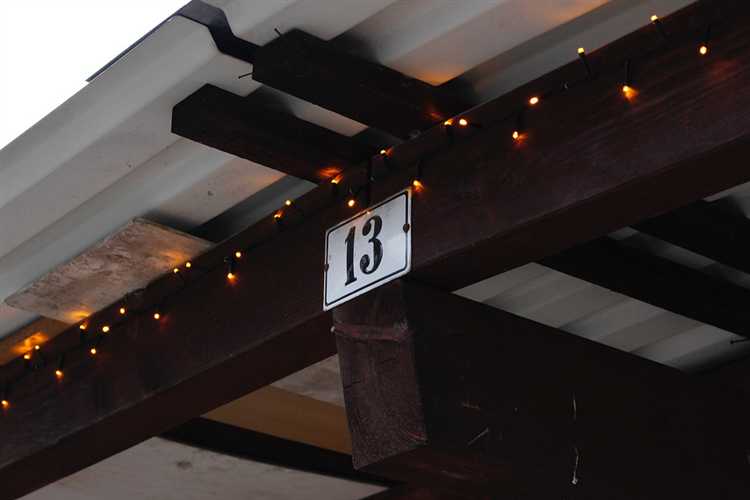 Методы временного крепления гирлянды на время праздников