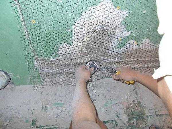 Выбор подходящей сетки для крепления к профлисту