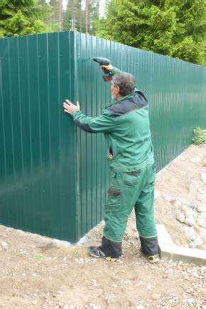 Способы крепления сетки: саморезы, хомуты, проволока