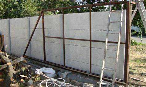 Как прикрепить сетку к забору из профлиста Как прикрепить сетку к забору из профлиста