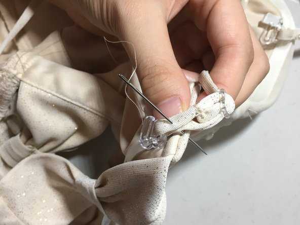 Как аккуратно удалить остатки старых ниток со шлевки и ткани