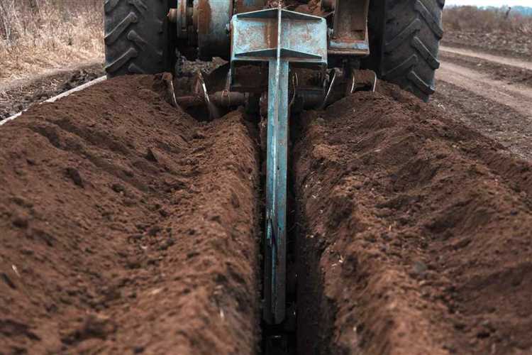 Инструменты для ручной копки узкой траншеи