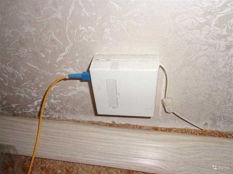 Рекомендуется запросить undefinedкоммерческое предложение</em> от нескольких операторов. В нём должны быть указаны: предполагаемая длина линии, стоимость подключения (включая скрытые работы), тип оборудования, срок реализации и условия обслуживания.»></p>
<h2>Определение точки ввода кабеля в дом и подготовка трассы</h2>
<p><img decoding=