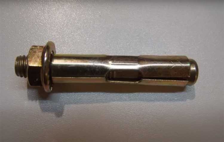 Подготовка отверстия в бетоне для установки анкерного болта