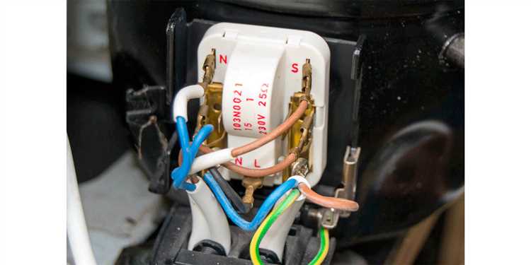 Механизм включения и выключения компрессора по сигналу терморегулятора