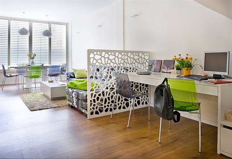 Как разделить комнату на 2 части с одним окном