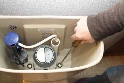 Как перекрыть воду и подготовить унитаз к разборке