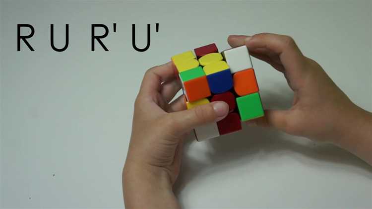 Как собрать жёлтый крест на верхней грани