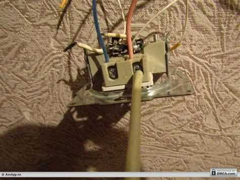 Как разобрать выключатель света одноклавишный Как разобрать выключатель света одноклавишный
