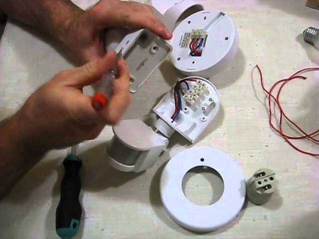 Монтаж датчика движения в корпус
