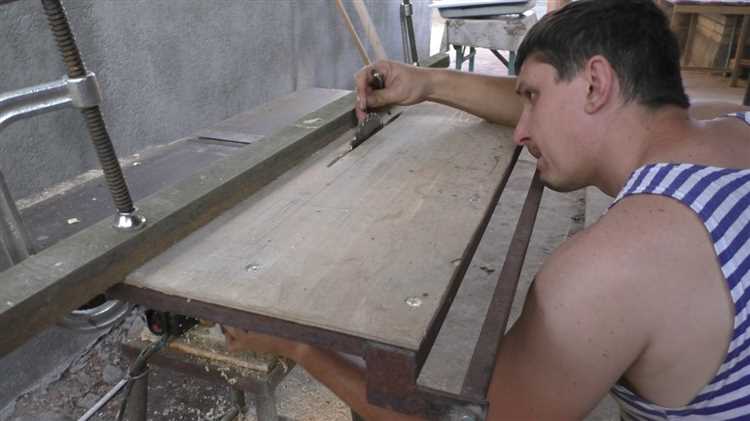 Разметка досок по размерам дверного проема с учетом зазоров