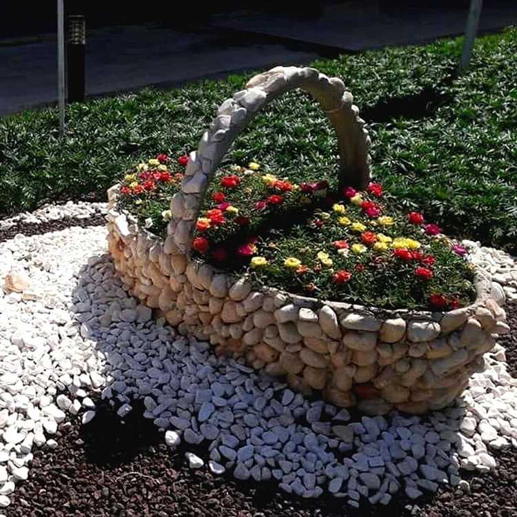 Как сделать клумбу из камней своими руками