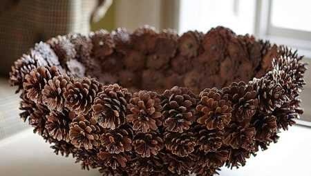 Оформление и декор корзины из шишек