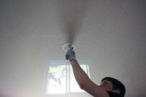 Как сделать отверстие в натяжном потолке под вытяжку Как сделать отверстие в натяжном потолке под вытяжку