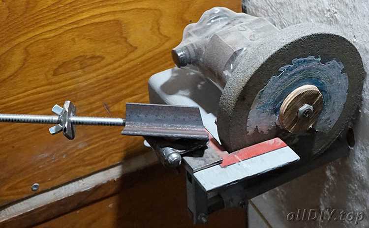 Проверка симметрии режущих кромок после заточки