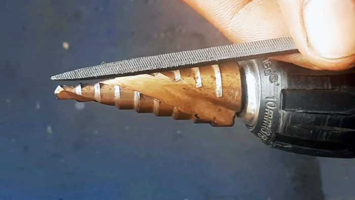 Как сделать приспособление для заточки сверл