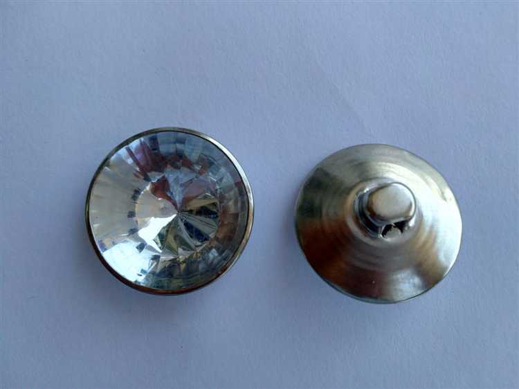 Выбор подходящего материала для обтяжки пуговиц