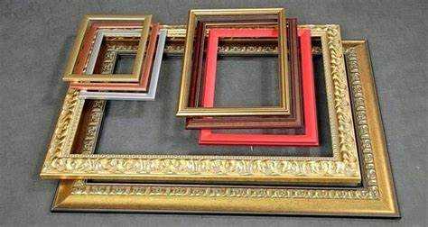 Украшение рамки с помощью цветной бумаги и декоративных элементов