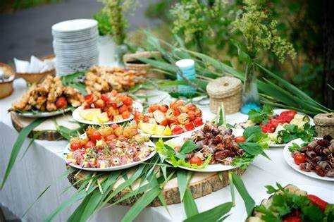 Как сделать стол на природе из подручных средств