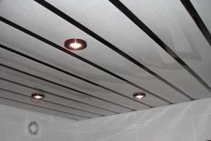 Как установить точечные светильники в подвесной или натяжной потолок