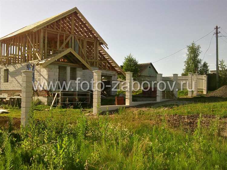 Устройство фундамента под забор на неровной поверхности