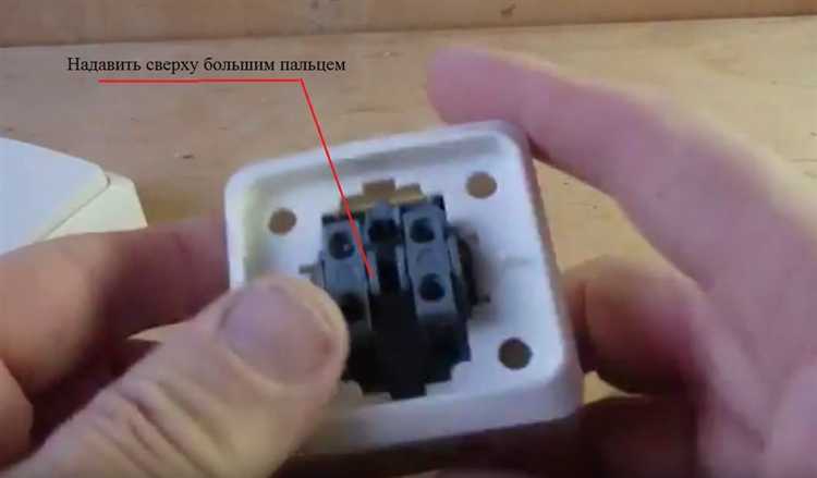 Как снять диммерный выключатель со стены