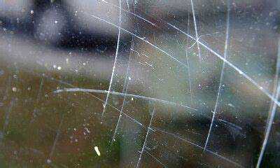 Как определить глубину и характер царапин на стеклопакете