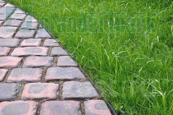 Подготовка траншеи под бордюр: глубина, ширина и уплотнение основания