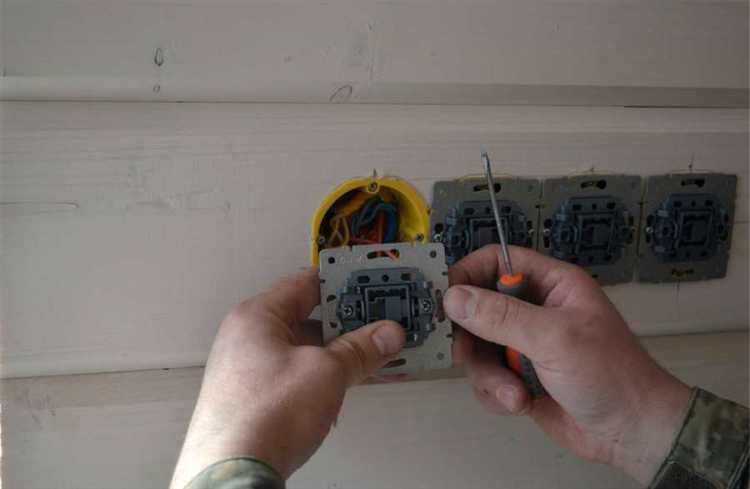 Использование распорных лапок и усиленных креплений