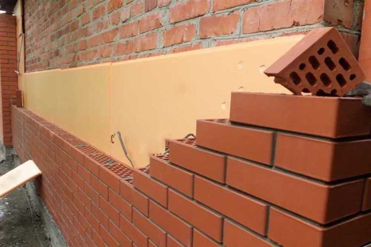 Как плотность кирпича влияет на теплопроводность стен