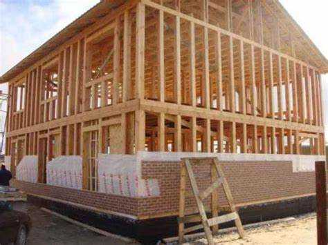 Долговечность и устойчивость к климатическим воздействиям у клееного бруса и каркасных домов