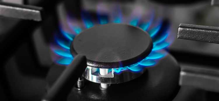 Когда и как вызвать газовую службу для устранения утечки?