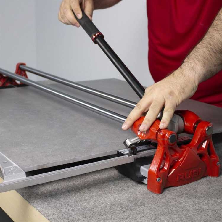 Как материал основания влияет на устойчивость плиткореза при работе