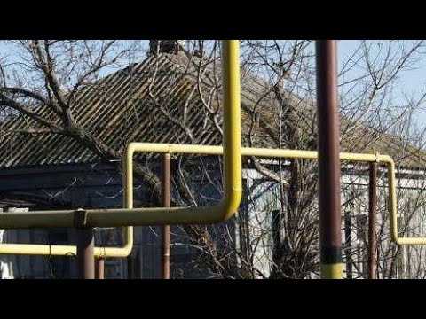 Какие меры безопасности обеспечиваются при открытой прокладке труб