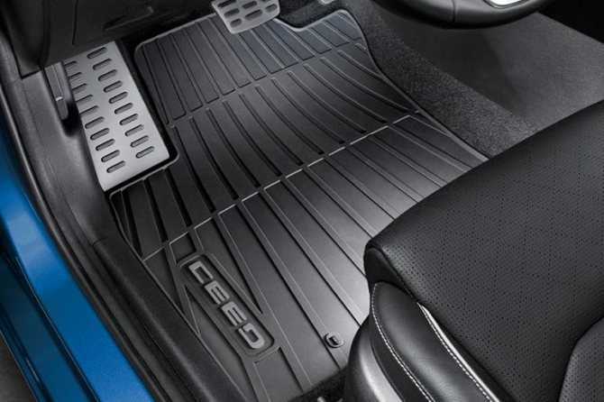 Чем приклеить подпятник к тканевому или резиновому коврику