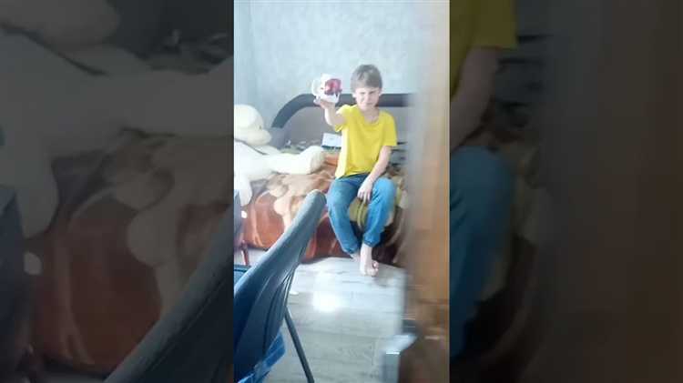 Как поделиться роликом через мессенджеры или социальные сети