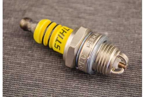 Заливает свечу на бензопиле что делать