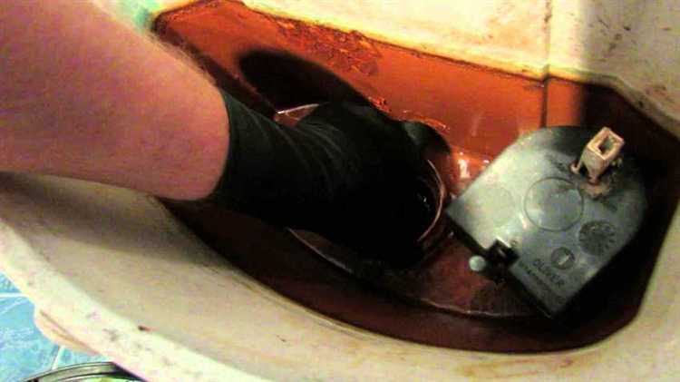 Как избыточная влажность ускоряет конденсацию на унитазе?