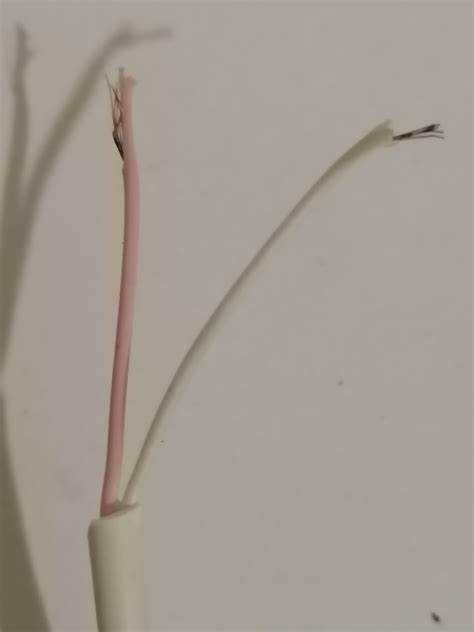 Белый и синий провод: где плюс и как определить